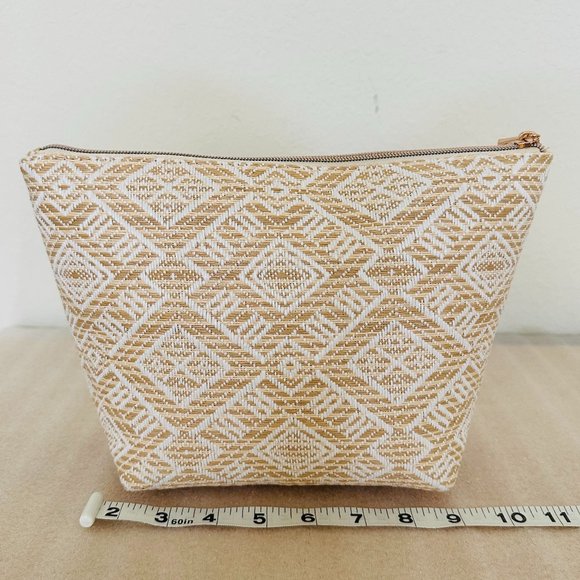 🌷New🌷Stephanie Johnson Laura Spacious Trapezoid Makeup Bag in White and Beige - Picture 6 of 9